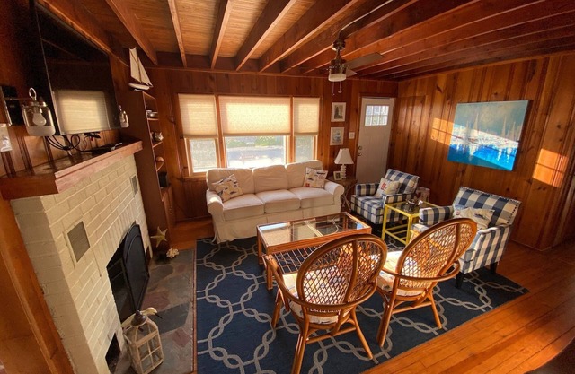 Bayside 2 bedroom in Brant Beach. Beautiful views of the sunset!