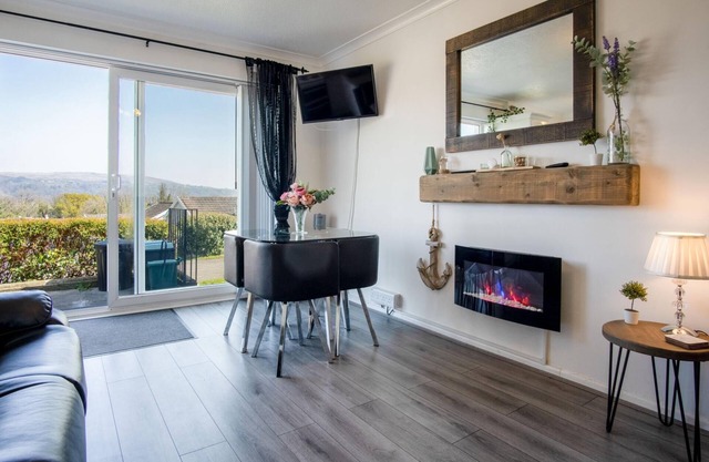 Bayview 32 - 2 Bedroom Chalet - Bayview Oxwich