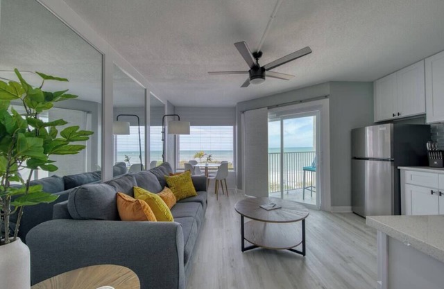 BBC113 Renovated Beachfront Condo W/Pool
