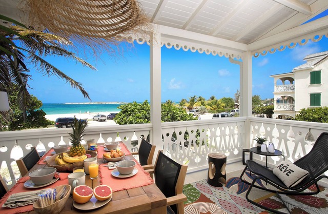 Beautiful 2BD sea view, Orient bay beach