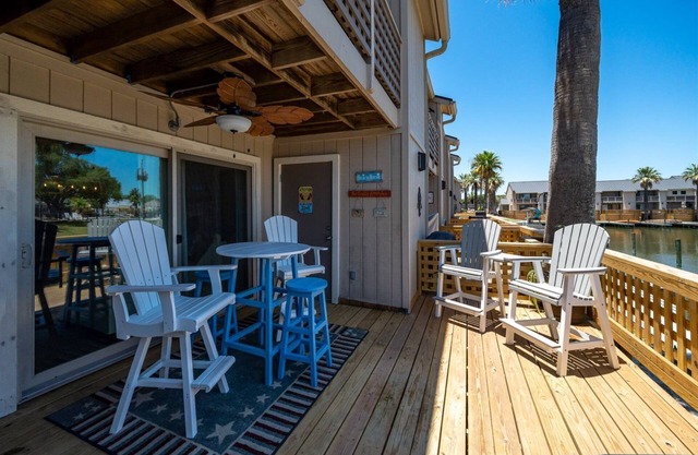 Be Our Guest | Overlooking the Canal + Access to 3 Pools!