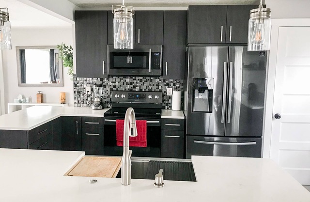 ⟡ Be-UTAH-ful Home close to Mountains w backyard ⟡