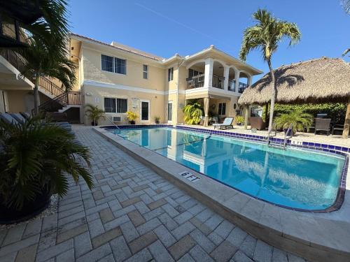 Beach Aqualina Apartments