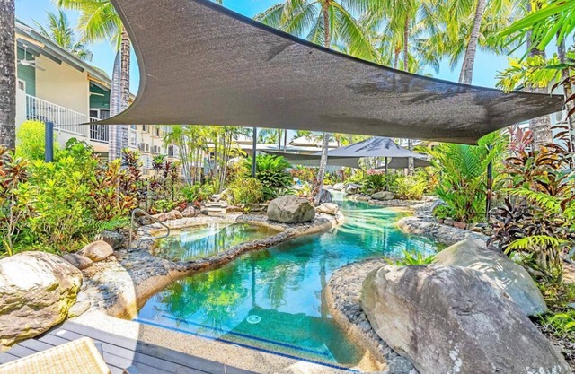 Beach bliss Queen bed BBQ Pool Netflix