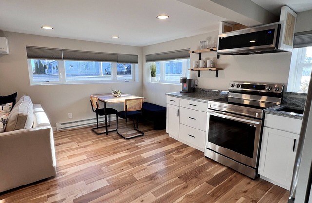 Beach Bunker Minute Walk To Beach and Pier at Old Orchard Family-Friendly Cozy