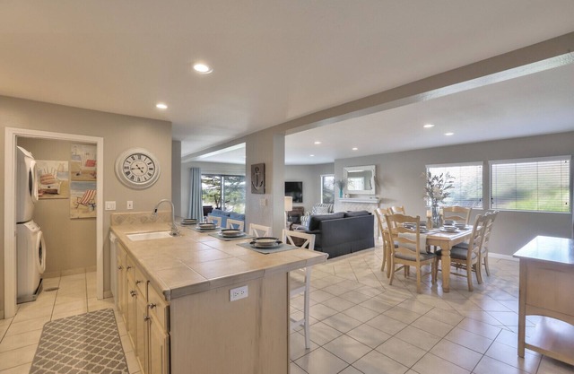 Beach Condo, 3 Bedrooms/2 Bath, Sleeps 9 Private Corner Patio Views of Dunes