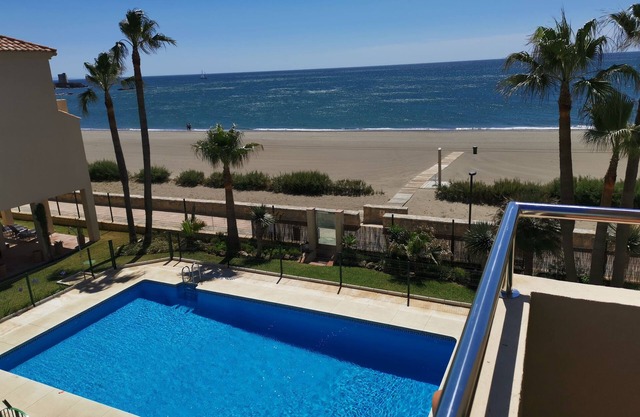 Beach Diamond - fantastic duplex right on the beach close to everything