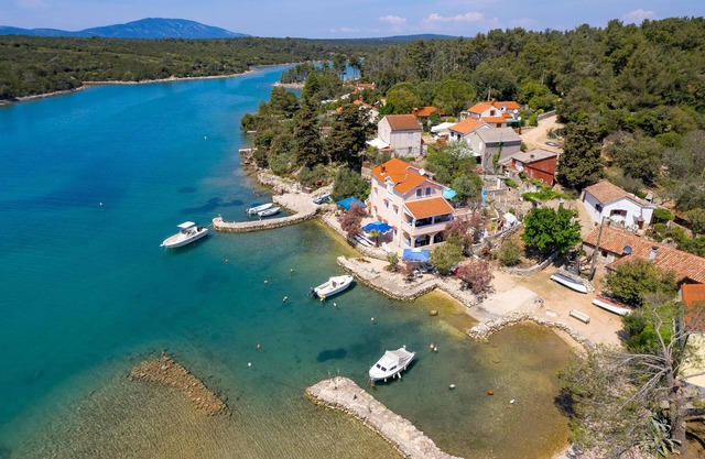 Beach front apartment in Punta Kriza