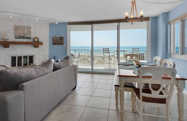 ✨Beach Front-Garage-Community Pool-Walk to Peg Leg's-2BR Sandpiper Cottage