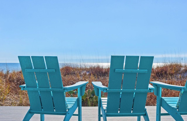 Beach Front. Hot Tub, 2 Gulf Front Masters, New Deck FREE Beach Chair Service