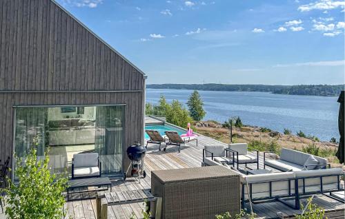 Beach Front Home In Åkersberga With Sauna