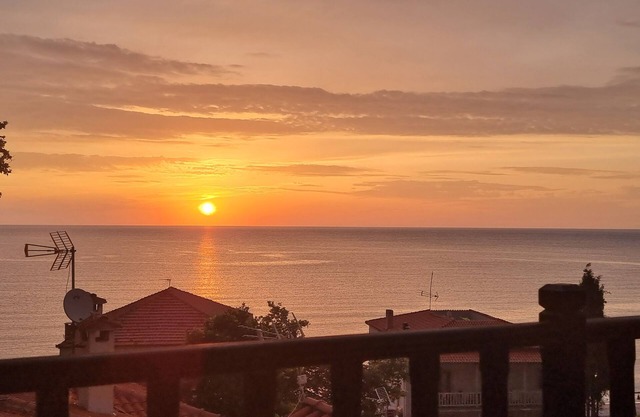 Beach front, pool, gorgeous apartment