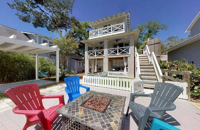 Beach Getaway - Less than two blocks to the beach