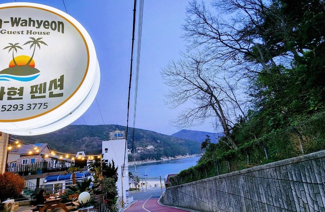 Beach Getaway for Families & Friends - Seconds walk from the beach!