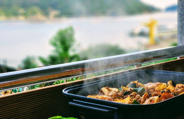 Beach Getaway (Suite 201) for 1 - 3 guests: Perfect Location & Great Views.