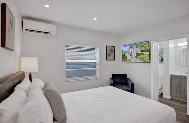 Beach Isles: Modern Studio Apartment in Fort Lauderdale with Patio