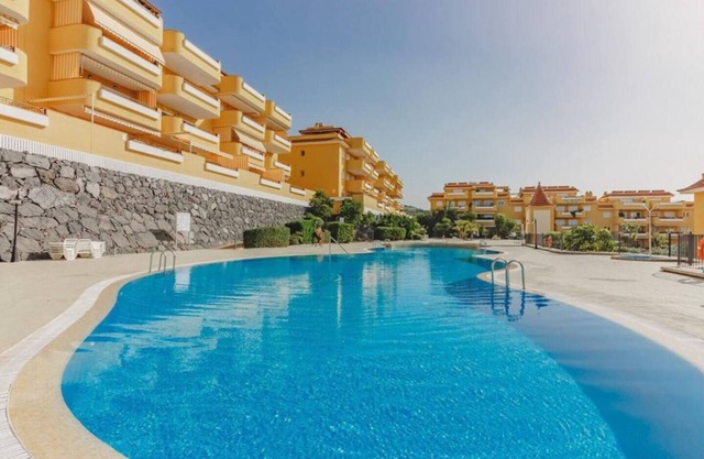 BEACH LARGE SPECTACULAR SUNDECK