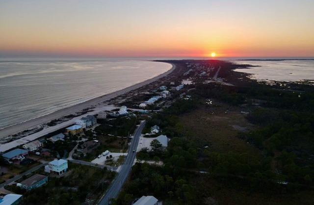 Beach Life RV . Come relax and play on the beaches of south Cape San Blas!