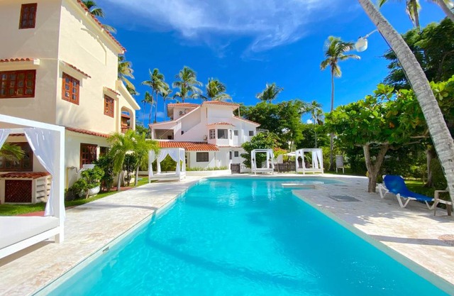 BEACH Villa Garden View 8 people POOL BBQ WIFI PARKING KITCHEN BALCONY