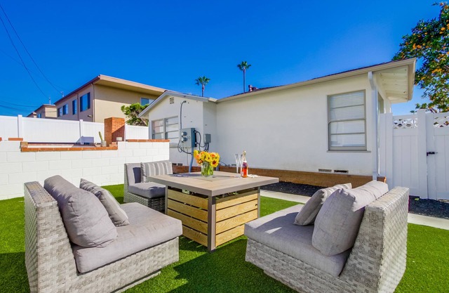 Beachcomber 1 - just 2 blocks from Tourmaline Beach (LJVRCA)