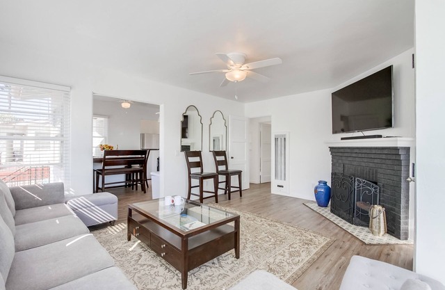 Beachcomber 2: perfect beach getaway - walking distance to Tourmaline Beach