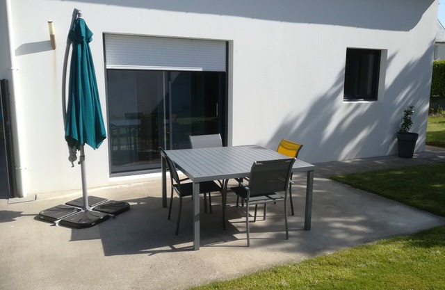 Beaches 5 minutes away, near historic center, enclosed garden, house sleeps 4-5