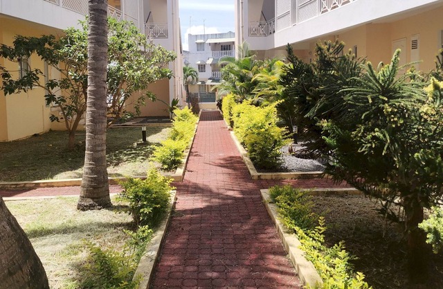 Beachfront 2 bedrooms apartment free parking