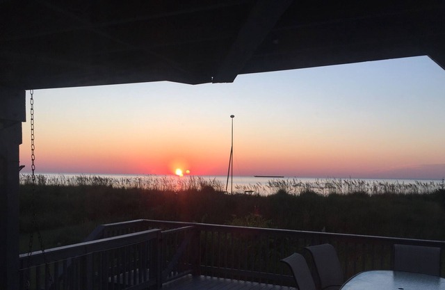 Beachfront Cottage directly on the Chesapeake Bay!