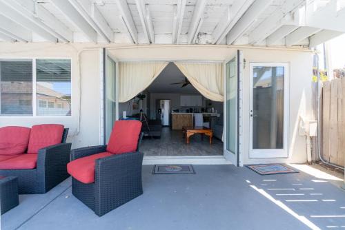 BEACHFRONT COTTAGE LOWER UNIT