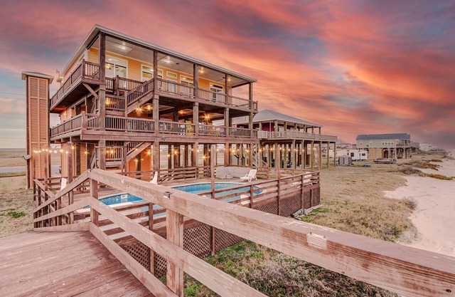 Beachfront Haven: 2 Homes, 2 Pools | Sleeps 26!