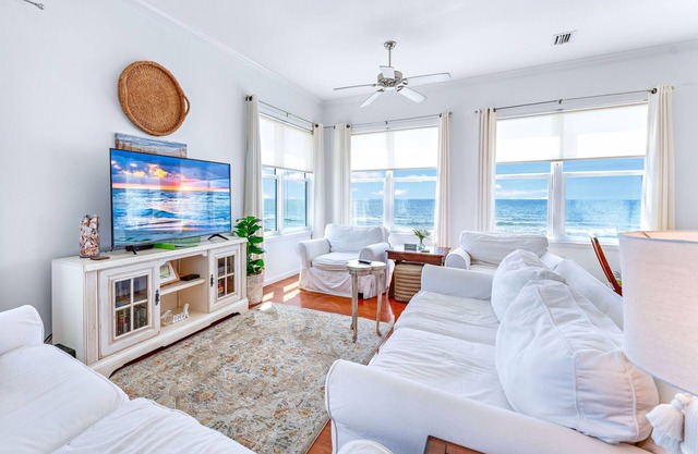 Beachfront home! Sleeps 13! Now Pet Friendly! 5 star reviews Galore!