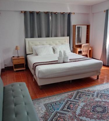 Beachfront Hotel Cha Am