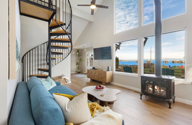 Beachfront I HotTub I Fenced Yard I Kayaks