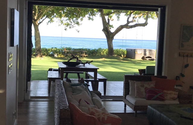 Beachfront Luxury Home With Spacious Yard North Shore of Oahu