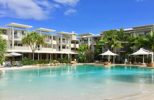 BEACHFRONT LUXURY RESORT APARTMENT