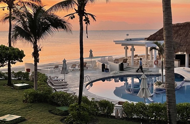 Beachfront/OceanView/PoolView/3 Bedroom/GREAT WIFI Xaman Ha Condo #7121