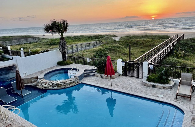 Beachfront Private Home with Heated Pool & Spa