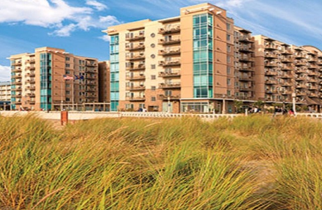 Beachfront Resort on the Promenade w/Ocean Views!