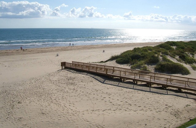 Beachfront Sea Vista 3rd Floor Direct Beach View Rental by Owner 3 King Beds