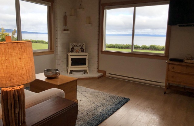 Beachfront Seasuite Near Qualicum Boasts Stunning View