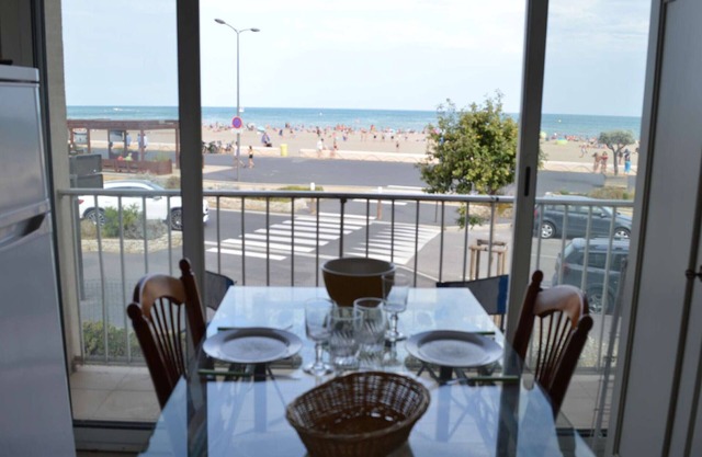 Beachfront Studio Apartment, Balcony, Bike Storage, Sleeps 2, Narbonne Plage