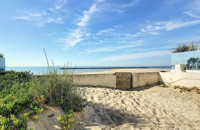Beachfront T4 Apartment with Terrace and Parking in Carnon