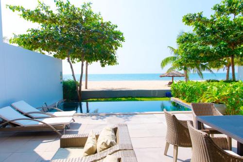 Beachfront Villa 4 Bedrooms Sanctuary Ho Tram Resort