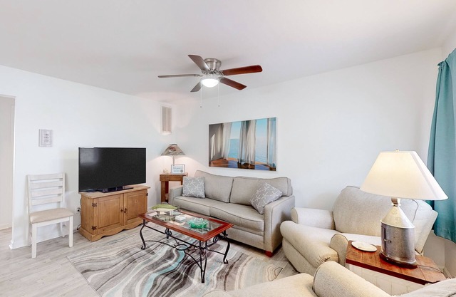 Beachside dog-friendly condo with furnished deck & walkable location