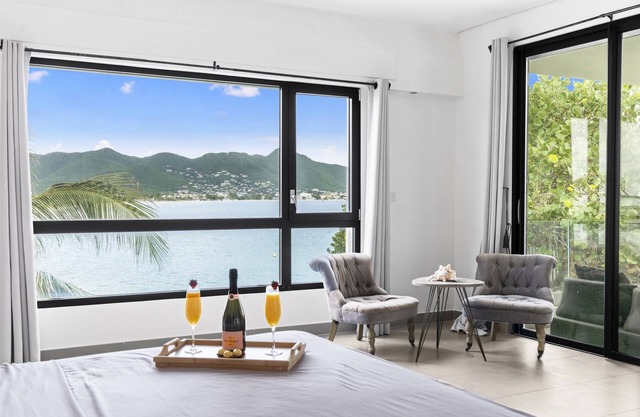 Beacon Hill Hideaway: Luxury Condo in Simpson Bay