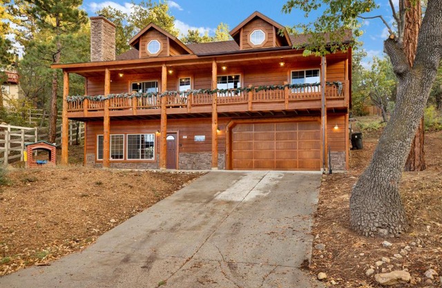 Bear Creek Lodge- Incredible Log Cabin Chalet- Hot Tub- Games- Wet Bar- Pets Ok