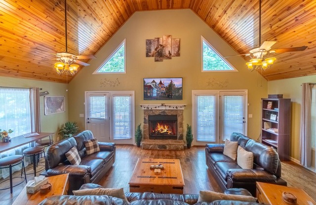 Bear Crossing-Private home-Hot Tub-Games-Cozy