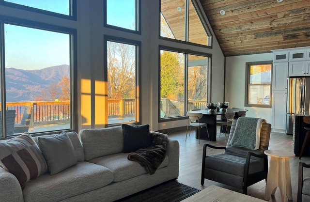 Bear Paw Lodge Cozy Mountain Retreat in Nantahala/Snowbird Mountains