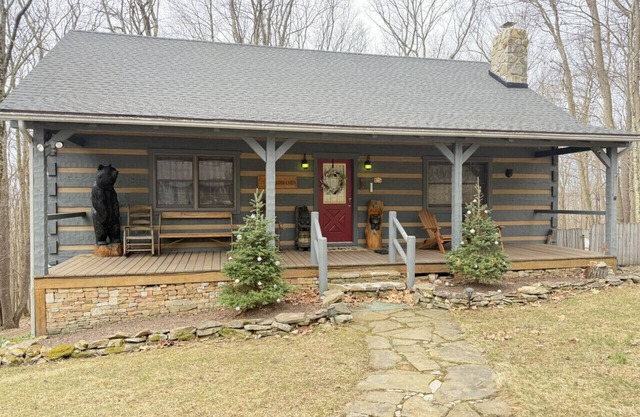 Bearadise 3BR w/Loft Cabin w/Game Room, Fire Pit & Resort Amenities