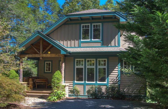 Bearfoot Lodge at Echota Resort - Pool, Gym, Fishing Access! Private hot tub!